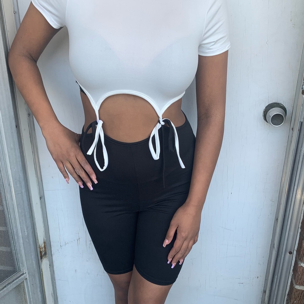 ✨pick 2 for 25✨ Fashion Nova Black & White Romper